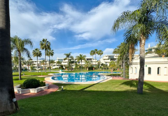 Apartamento en Marbella - Lor 8BG. Moderno Apartamento Cerca de Puerto Banús.