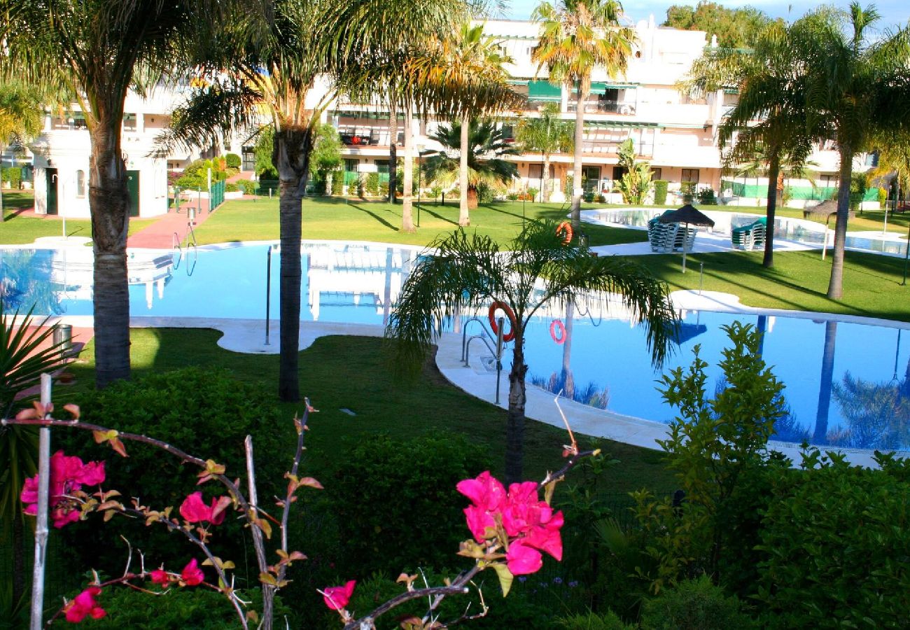 Apartamento en Marbella - Apartamento con decoracion moderna en Lorcrimar 