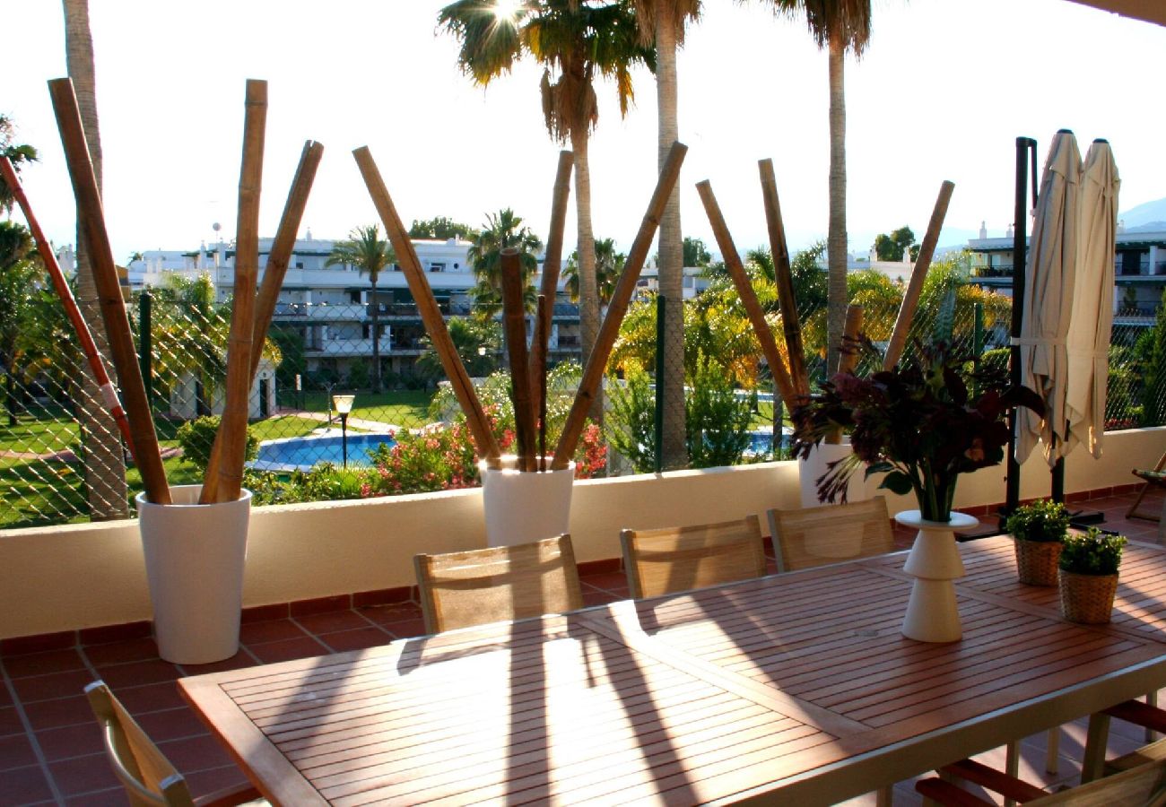 Apartamento en Marbella - Apartamento con decoracion moderna en Lorcrimar 