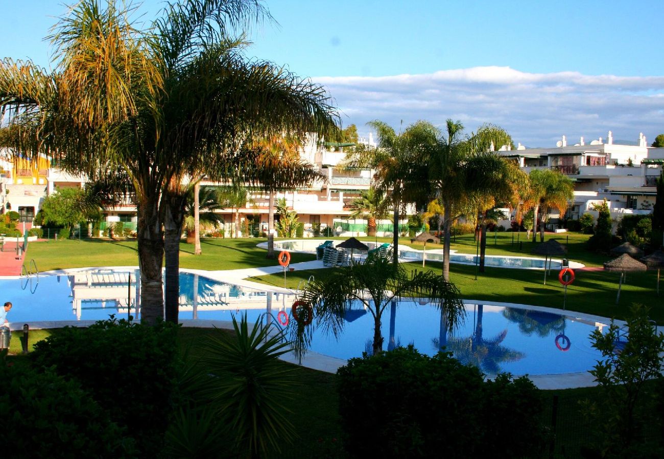 Apartamento en Marbella - Apartamento con decoracion moderna en Lorcrimar 