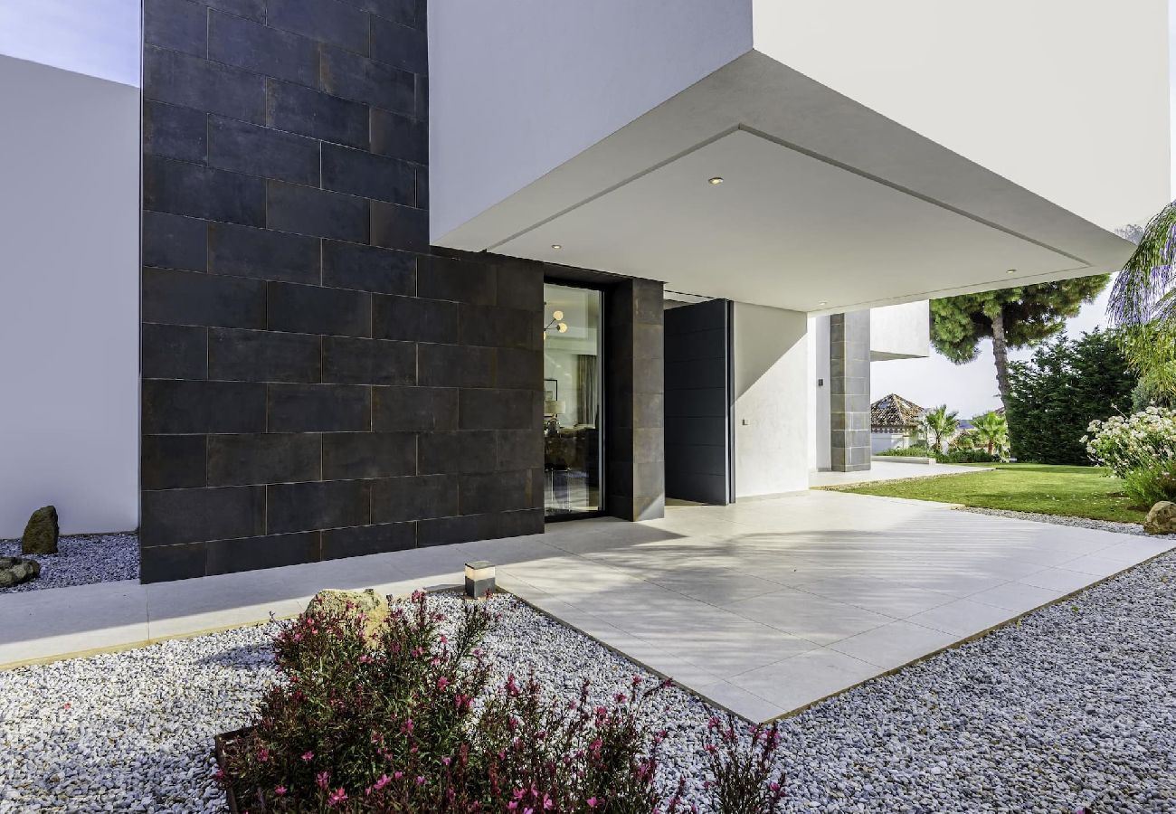 Villa en Benahavís - Villa Cóndor: Una Joya de Exclusividad y Modernidad 