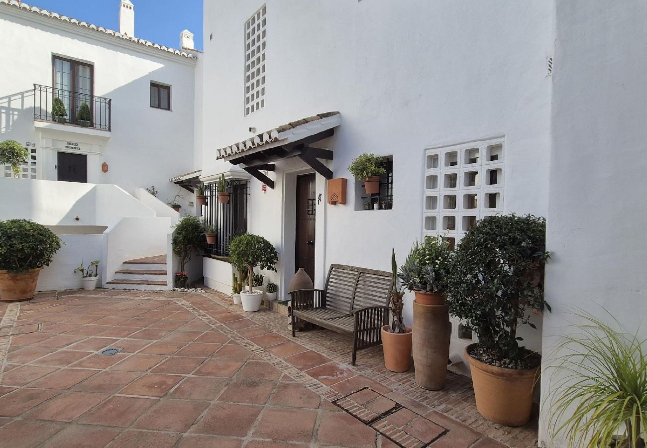 Apartamento en Marbella - Espectacular Apartamento Vacacional en Pueblo de Los Monteros, Marbella 🌅⛰️