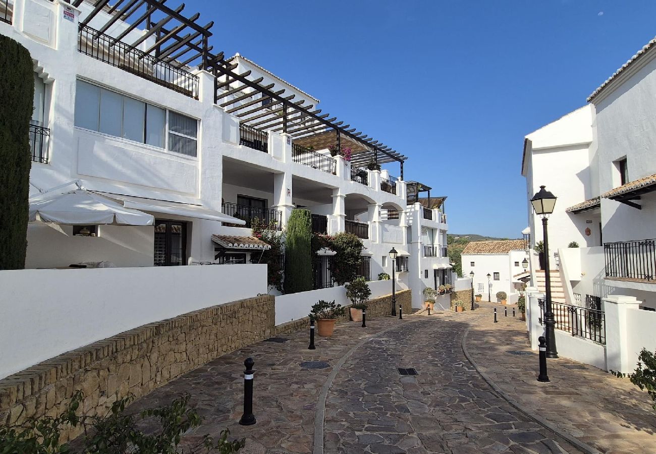 Apartamento en Marbella - Espectacular Apartamento Vacacional en Pueblo de Los Monteros, Marbella 🌅⛰️