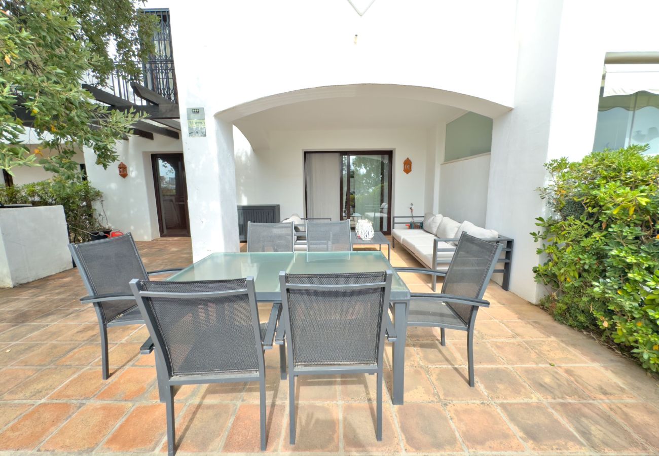 Apartamento en Marbella - Espectacular Apartamento Vacacional en Pueblo de Los Monteros, Marbella 🌅⛰️