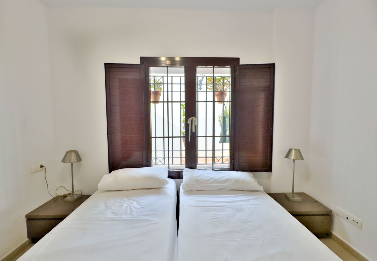 Apartamento en Marbella - Espectacular Apartamento Vacacional en Pueblo de Los Monteros, Marbella 🌅⛰️
