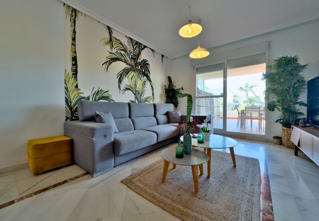  in Marbella - Lor 8BG. Moderno Apartamento Cerca de Puerto Banús.