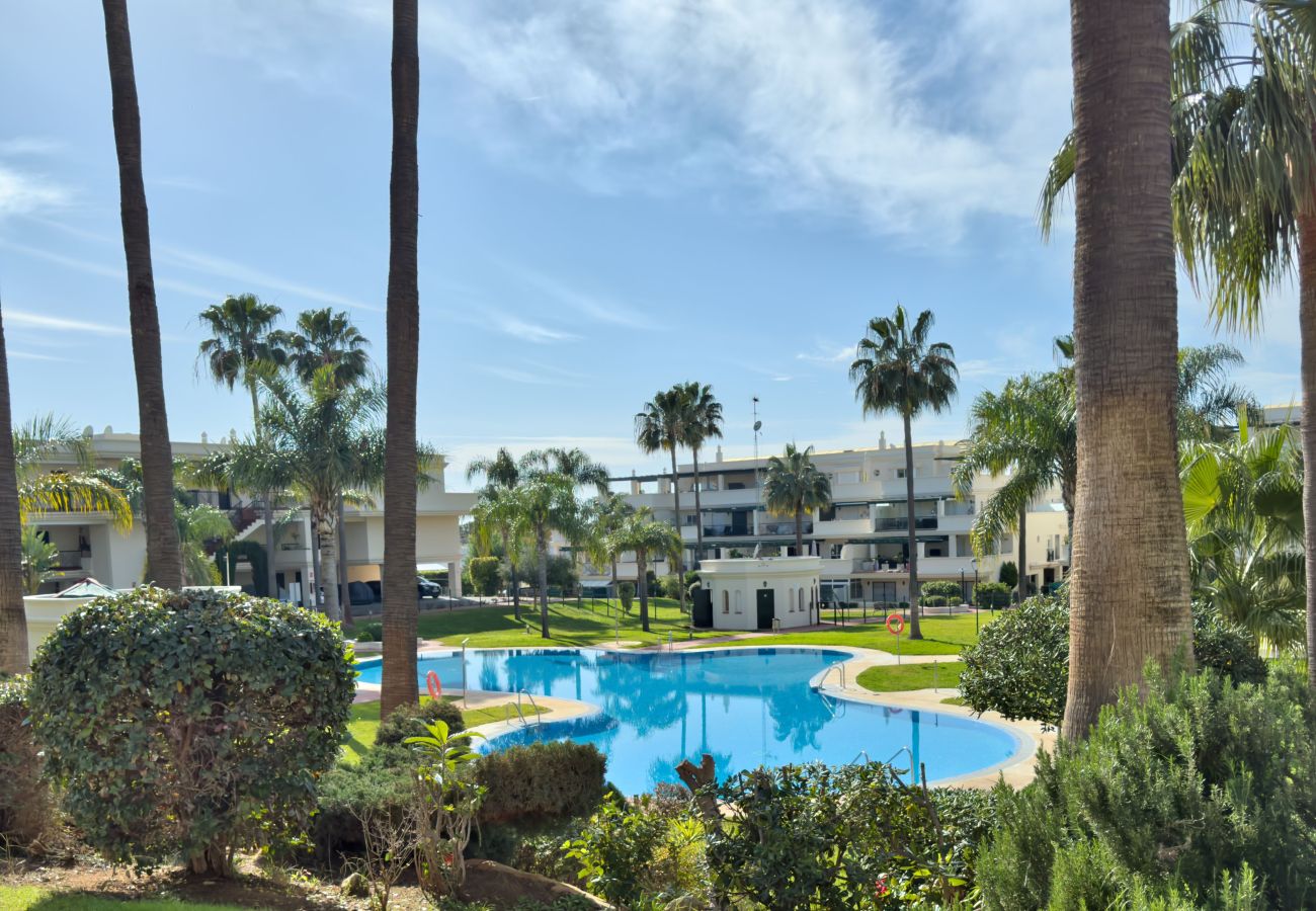 Ferienwohnung in Marbella - Lor 8BG. Moderno Apartamento Cerca de Puerto Banús.