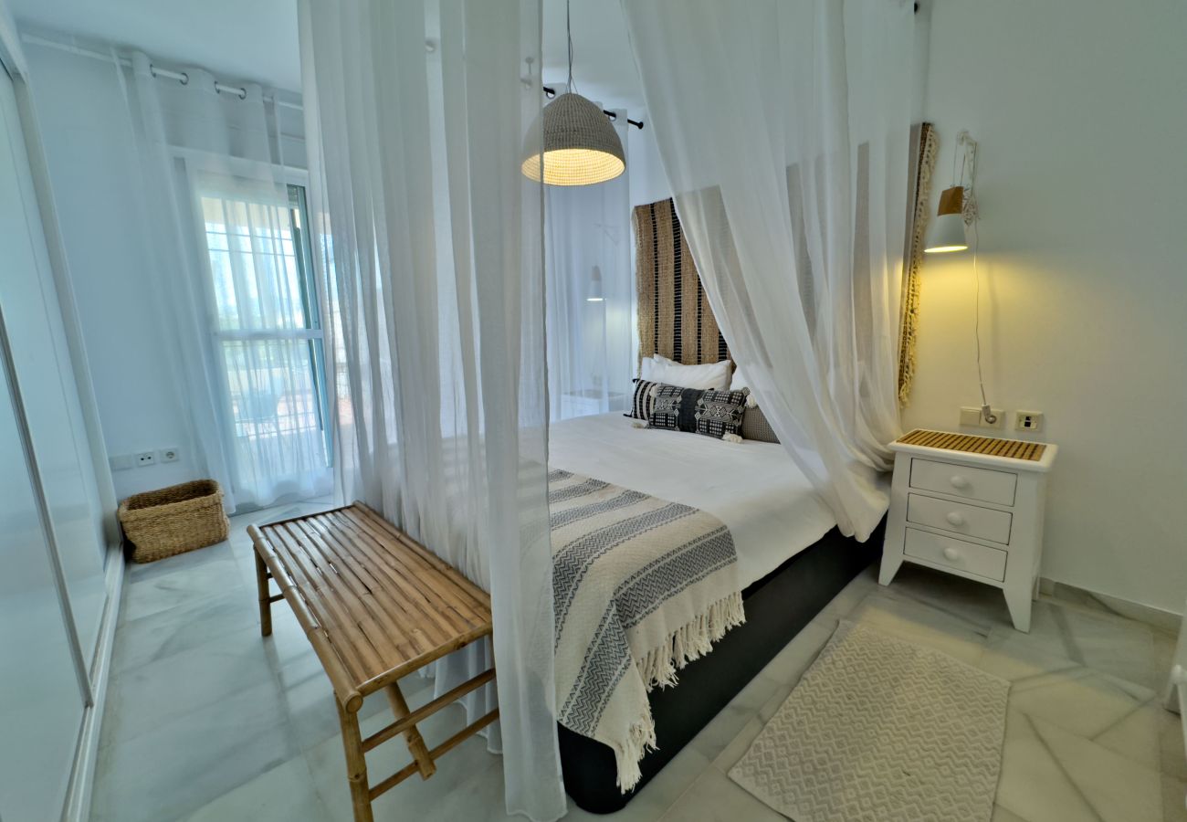 Ferienwohnung in Marbella - Lor 8BG. Moderno Apartamento Cerca de Puerto Banús.