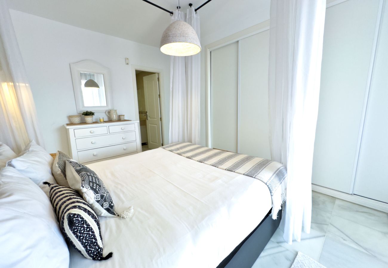 Ferienwohnung in Marbella - Lor 8BG. Moderno Apartamento Cerca de Puerto Banús.