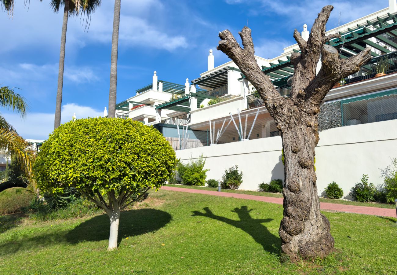 Ferienwohnung in Marbella - Lor 8BG. Moderno Apartamento Cerca de Puerto Banús.