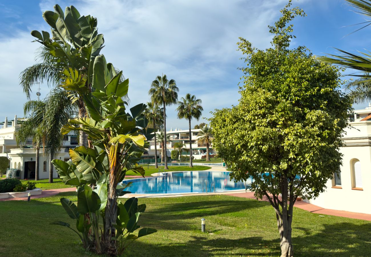 Ferienwohnung in Marbella - Lor 8BG. Moderno Apartamento Cerca de Puerto Banús.