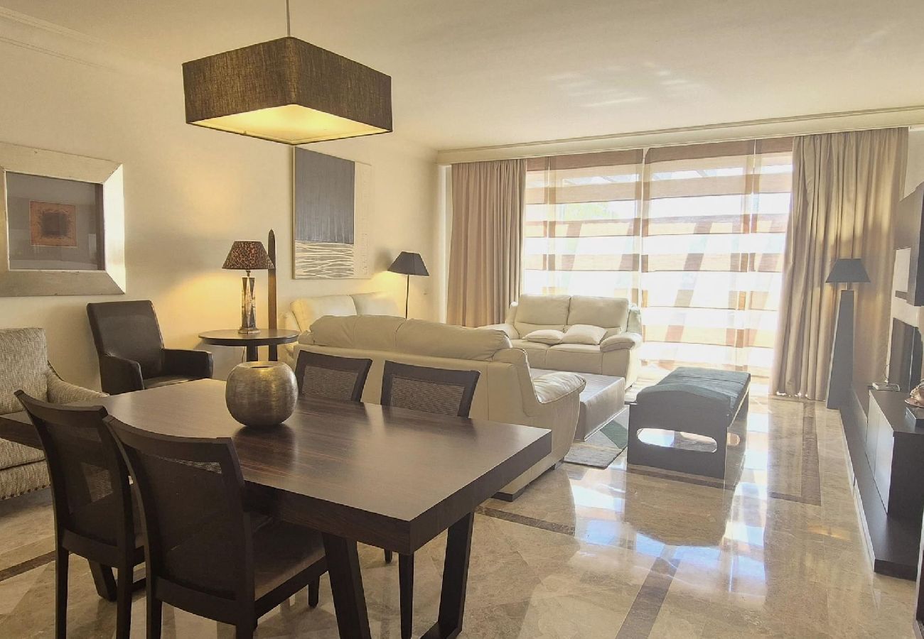 Ferienwohnung in Marbella - Apartamento en La Cerquilla, Nueva Andalucia 