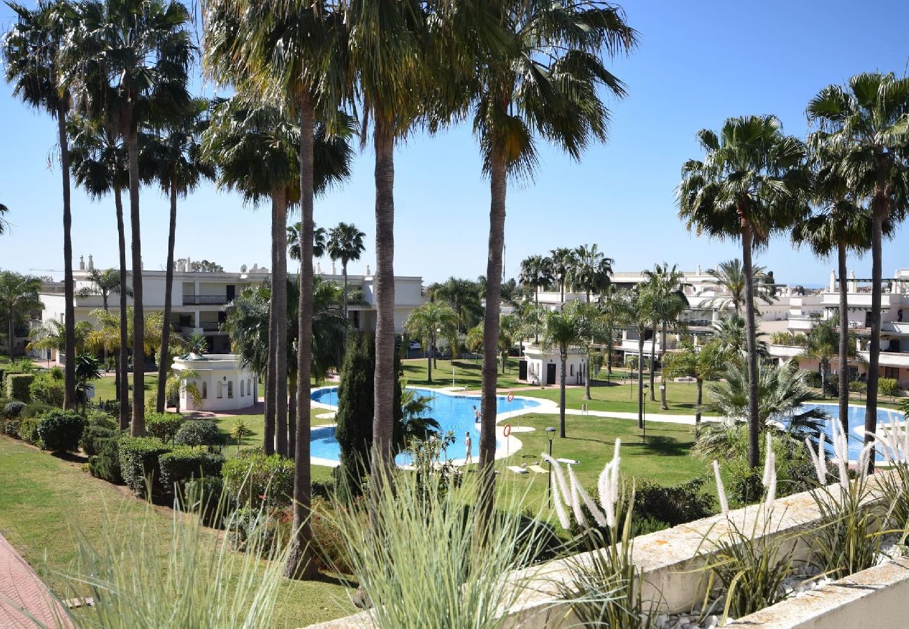 Ferienwohnung in Marbella - Moderno Apartamento Orientado al Sur en Locrimar. 