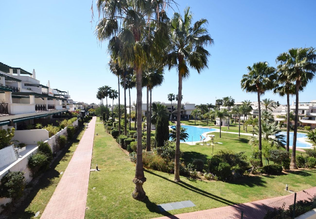 Ferienwohnung in Marbella - Moderno Apartamento Orientado al Sur en Locrimar. 