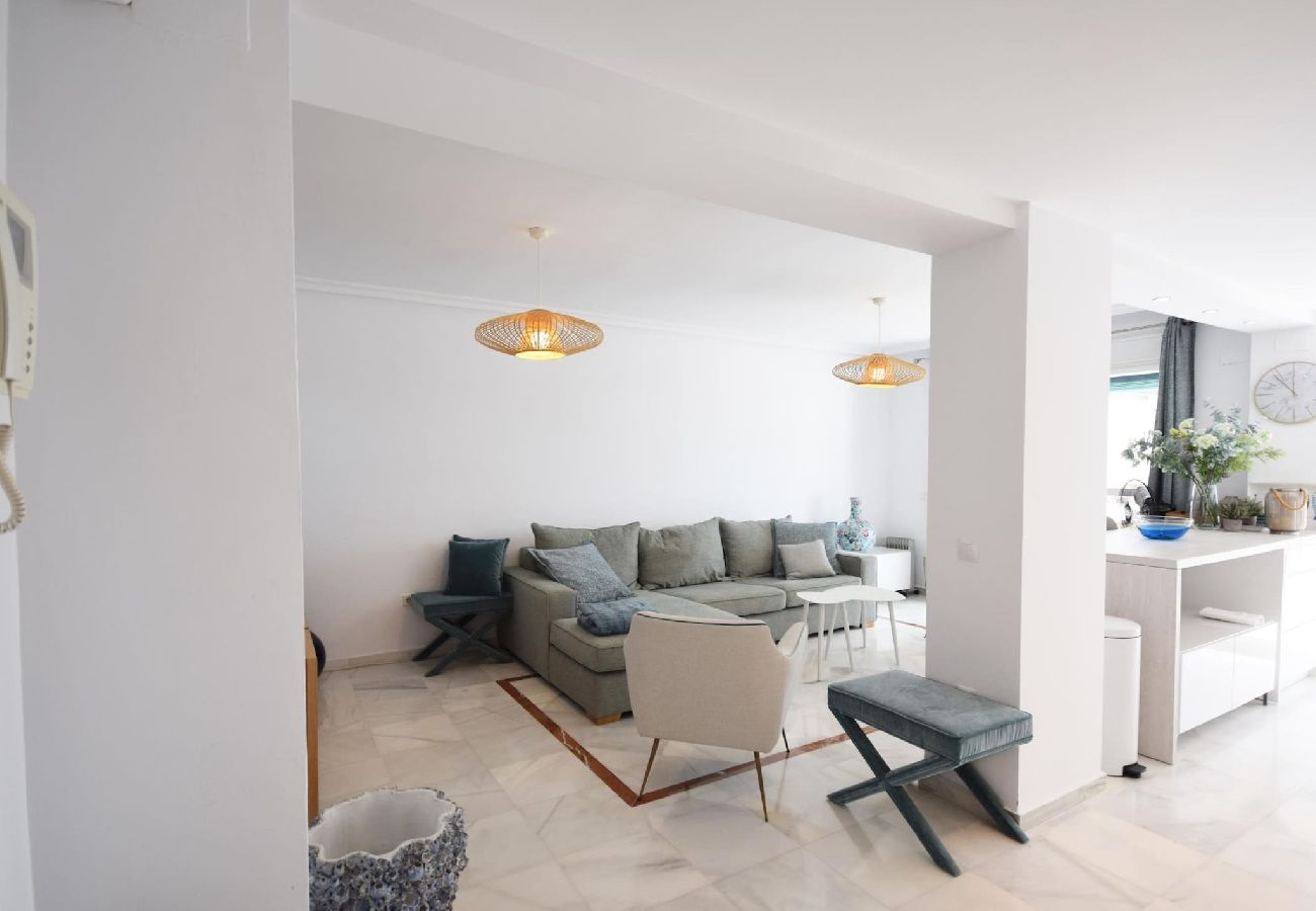 Ferienwohnung in Marbella - Moderno Apartamento Orientado al Sur en Locrimar. 