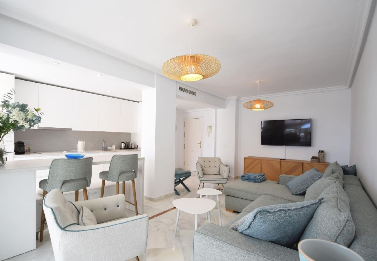 Ferienwohnung in Marbella - Moderno Apartamento Orientado al Sur en Locrimar. 