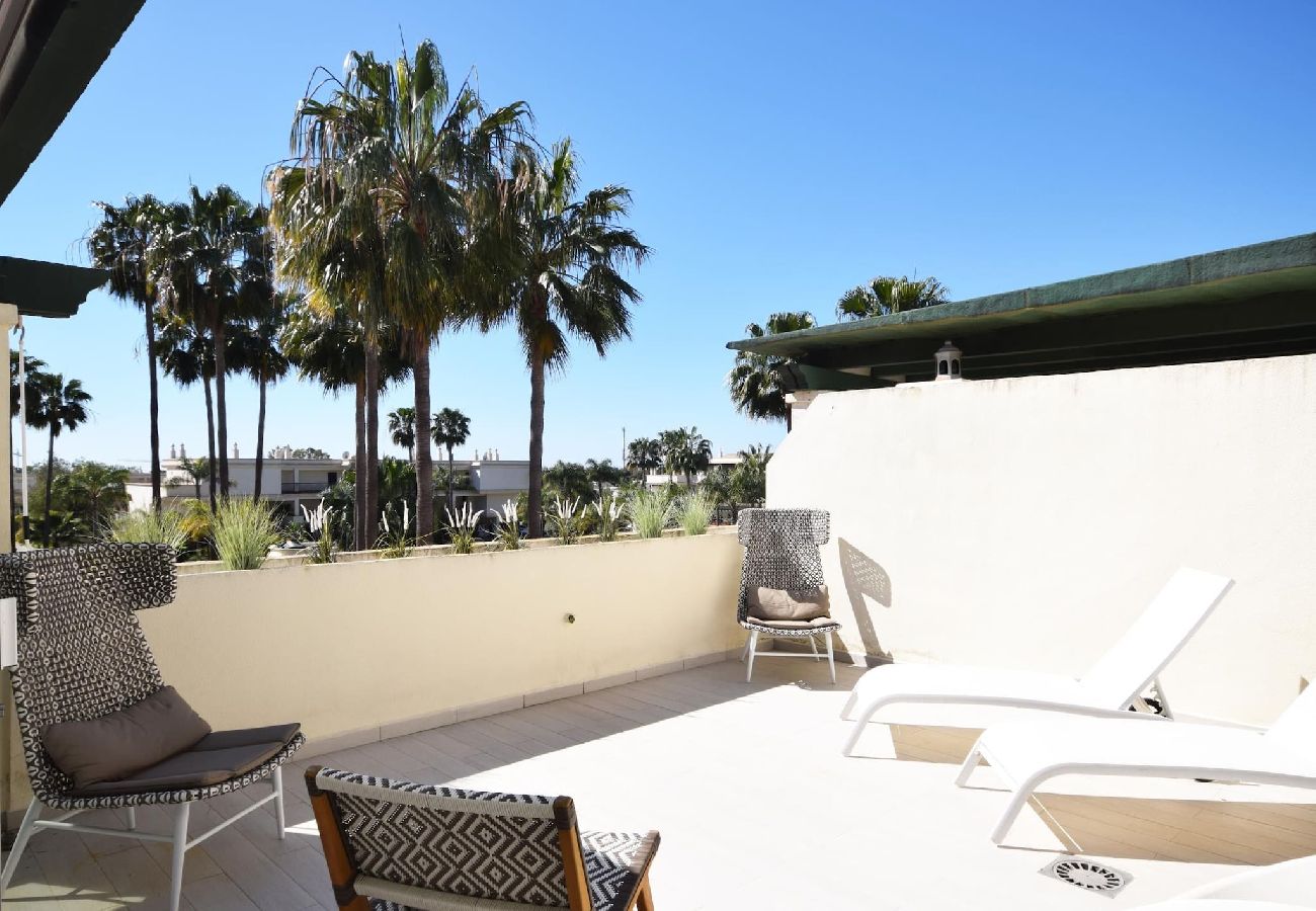 Ferienwohnung in Marbella - Moderno Apartamento Orientado al Sur en Locrimar. 