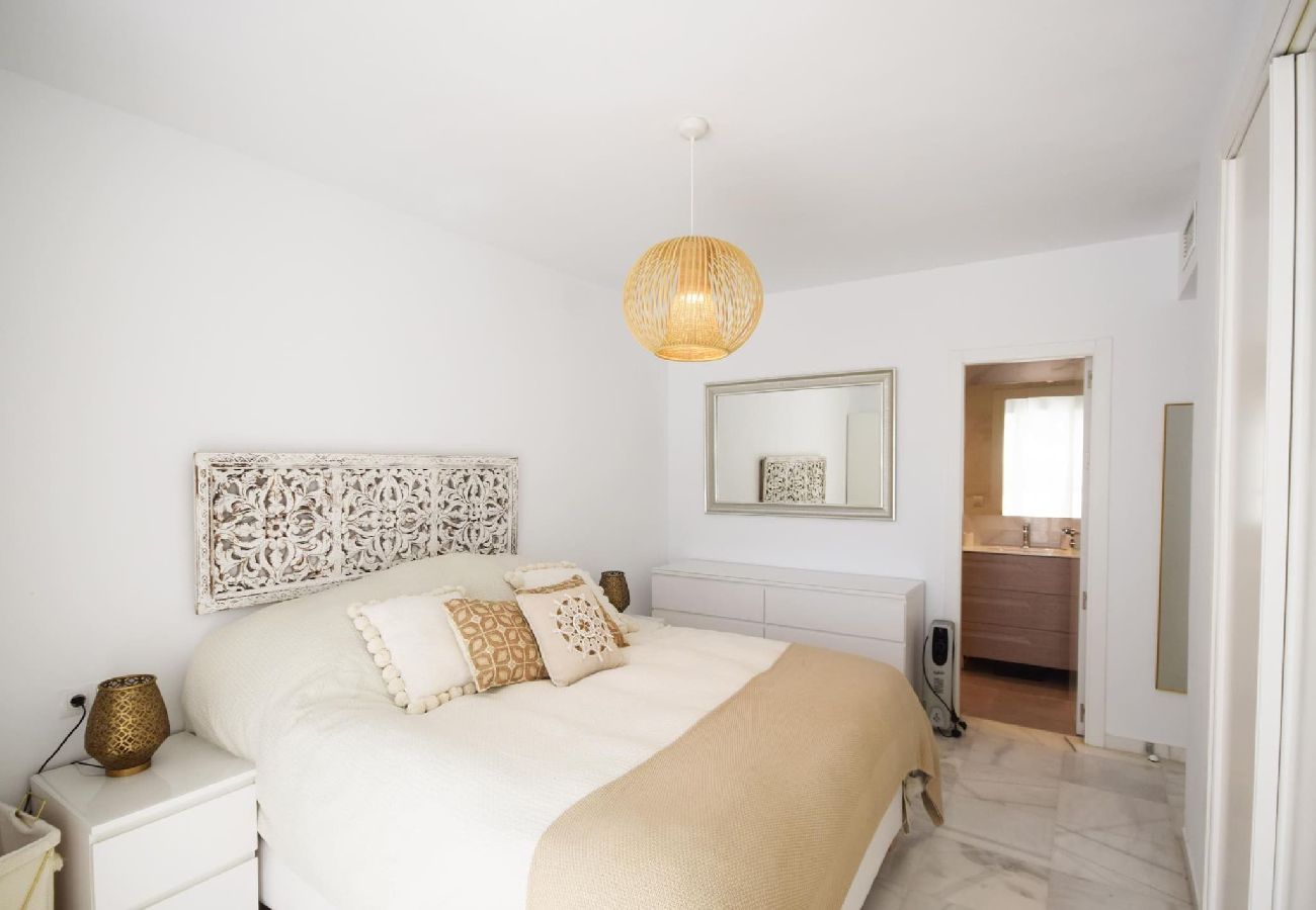 Ferienwohnung in Marbella - Moderno Apartamento Orientado al Sur en Locrimar. 