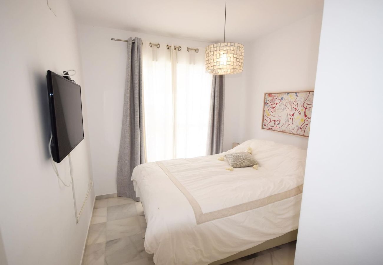 Ferienwohnung in Marbella - Moderno Apartamento Orientado al Sur en Locrimar. 