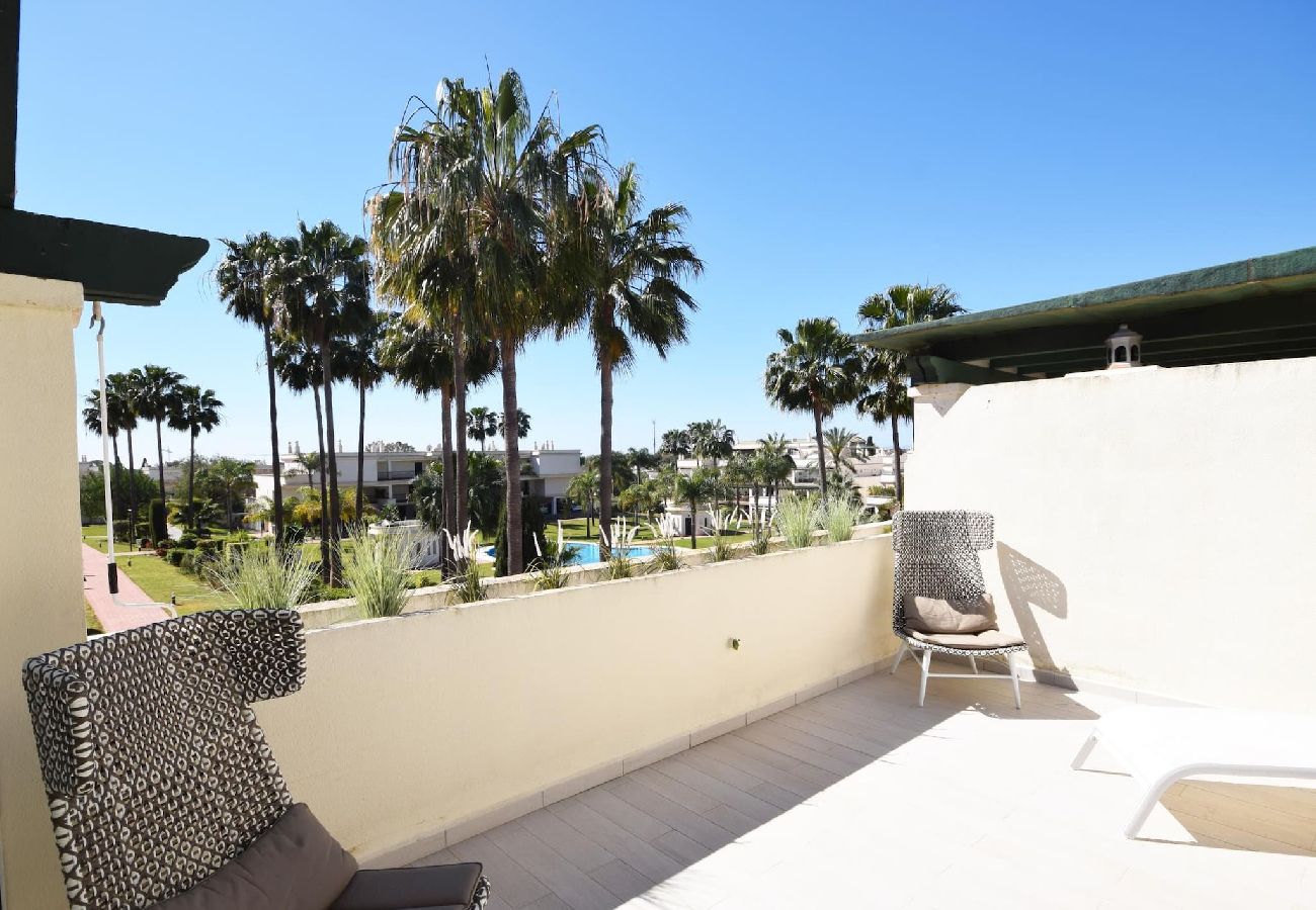 Ferienwohnung in Marbella - Moderno Apartamento Orientado al Sur en Locrimar. 