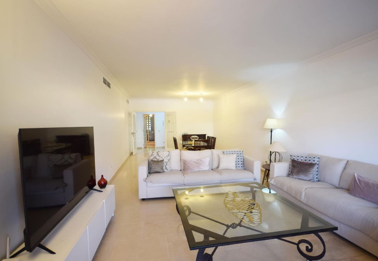 Ferienwohnung in Marbella - Apartamento planta baja Puerto Banus 