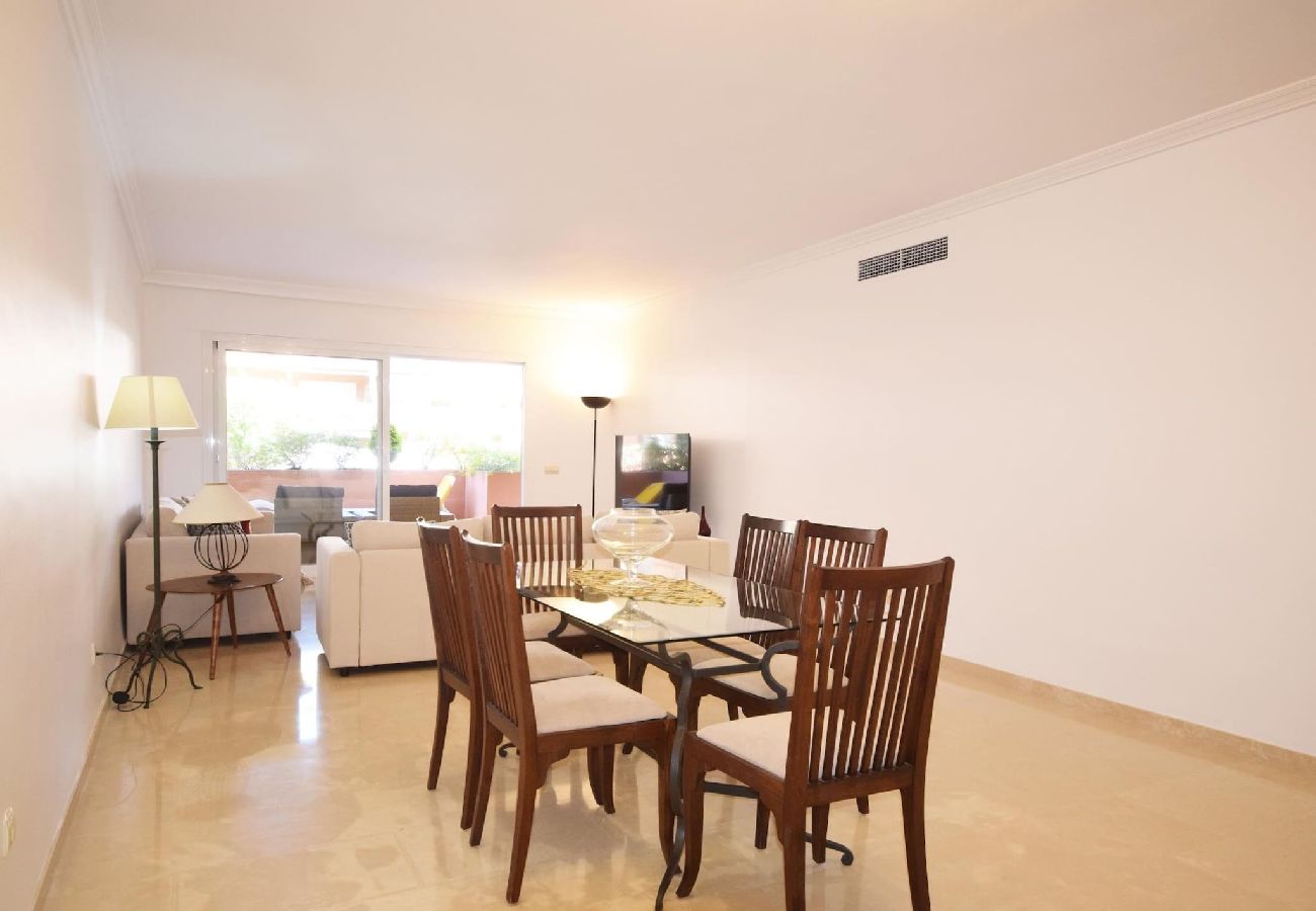 Ferienwohnung in Marbella - Apartamento planta baja Puerto Banus 