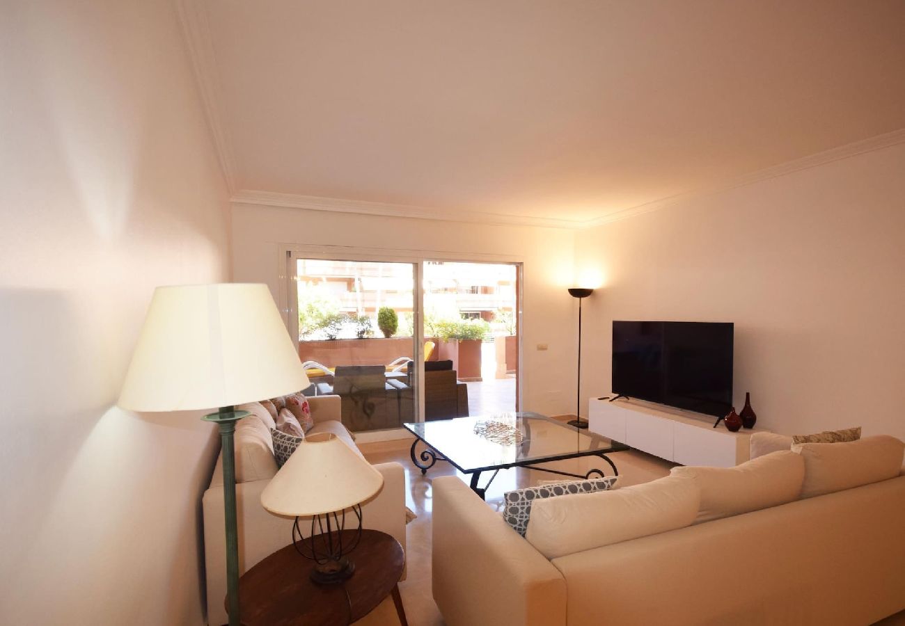 Ferienwohnung in Marbella - Apartamento planta baja Puerto Banus 