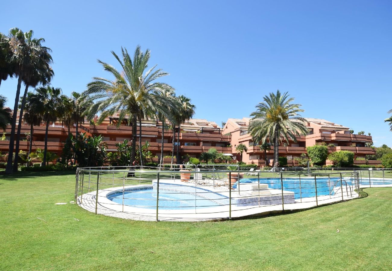 Ferienwohnung in Marbella - Apartamento planta baja Puerto Banus 