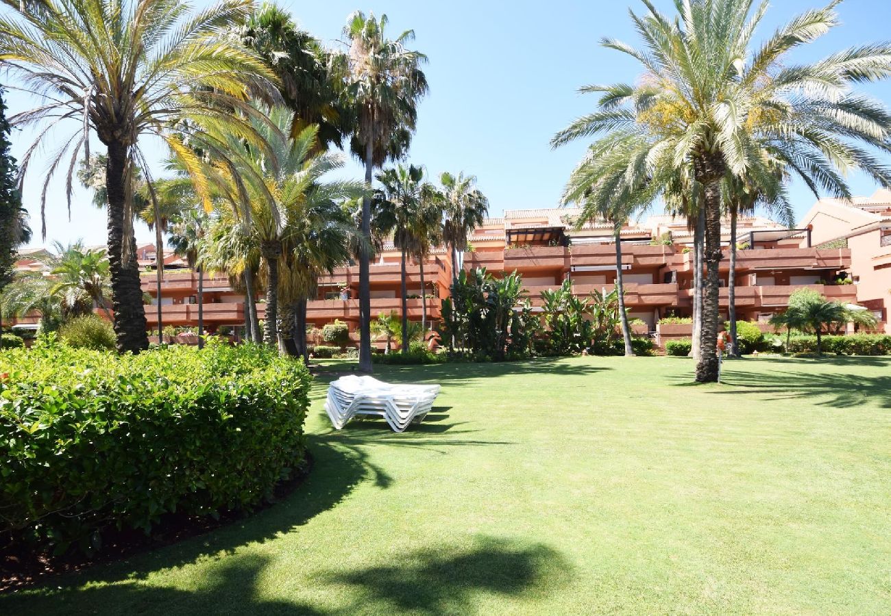 Ferienwohnung in Marbella - Apartamento planta baja Puerto Banus 