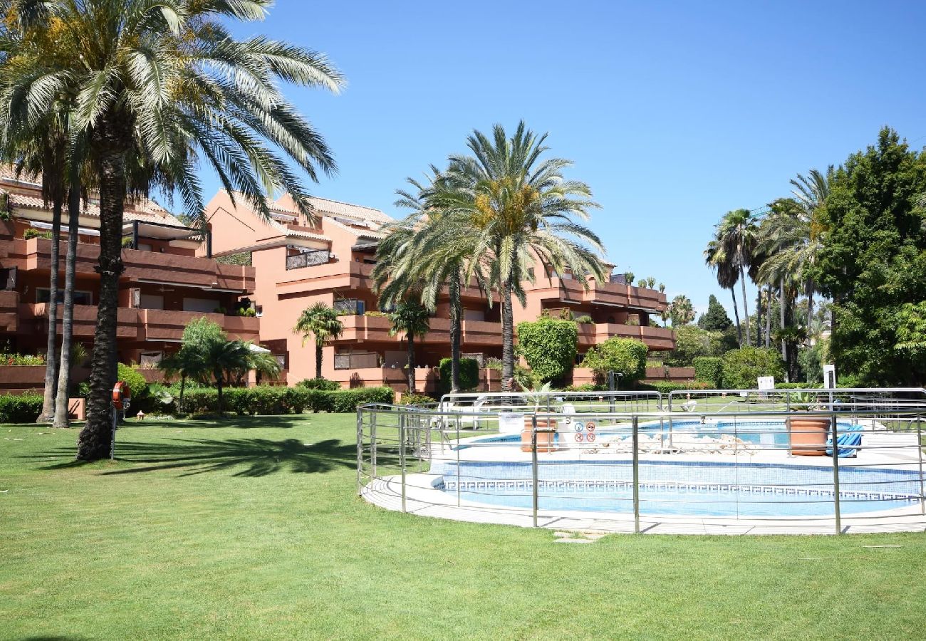 Ferienwohnung in Marbella - Apartamento planta baja Puerto Banus 