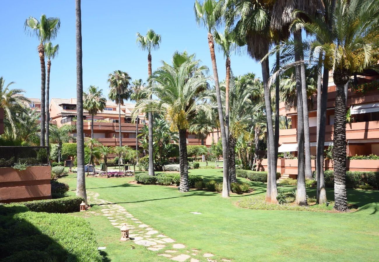 Ferienwohnung in Marbella - Apartamento planta baja Puerto Banus 