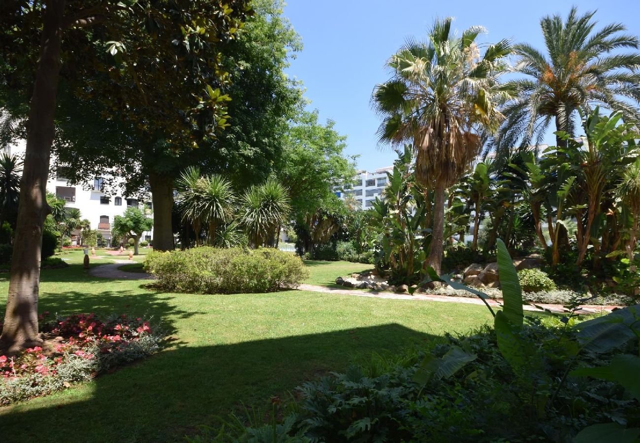 Ferienwohnung in Marbella - Apartamento en Puerto Banus 