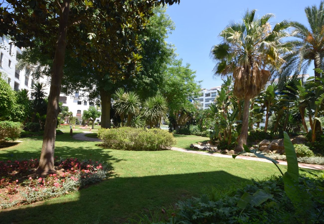 Ferienwohnung in Marbella - Apartamento en Puerto Banus 