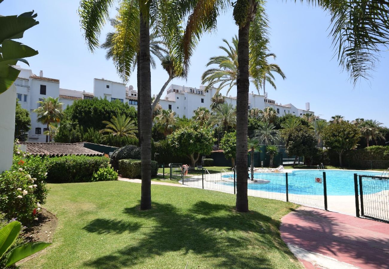 Ferienwohnung in Marbella - Apartamento en Puerto Banus 