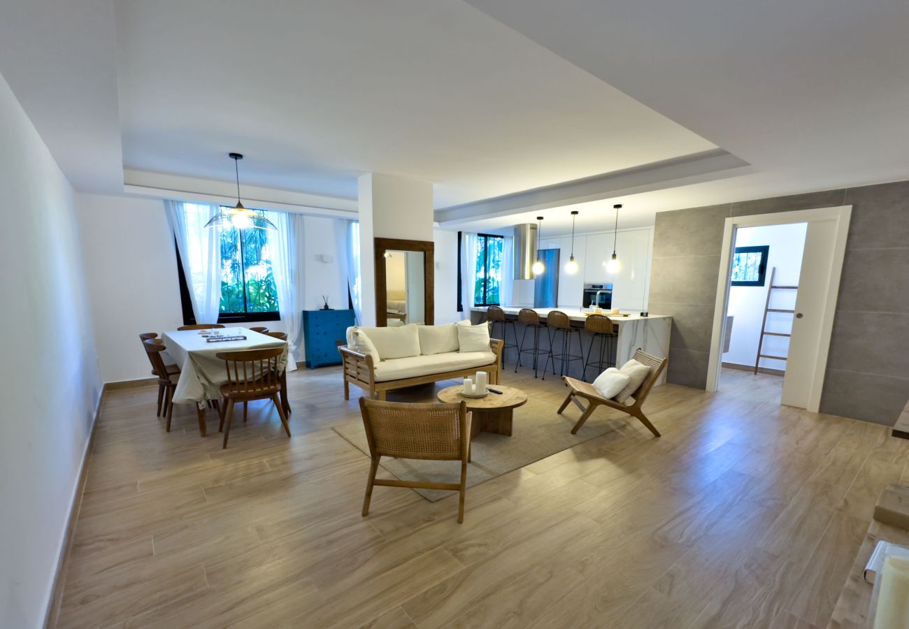 Ferienwohnung in Marbella - Exclusivo Apartamento en Jardines del Puerto, Puerto Banús.