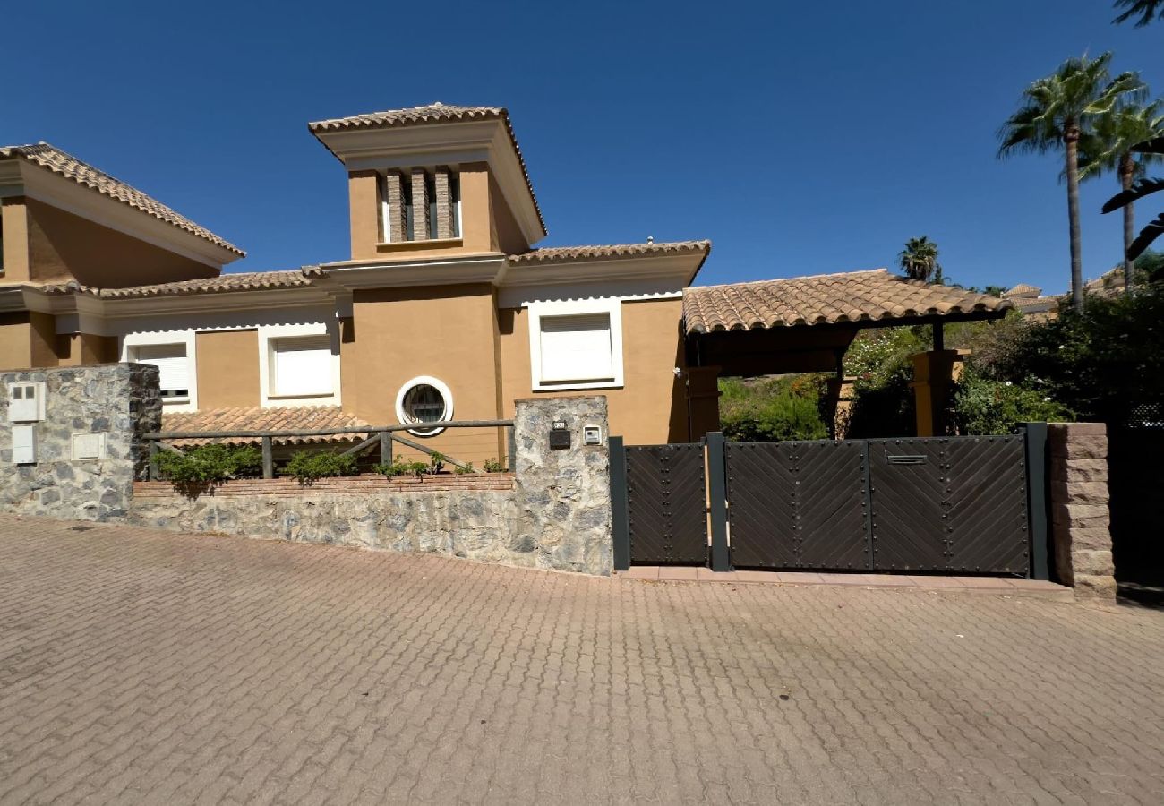 Stadthaus in Marbella - Exclusiva Casa Adosada de Lujo en Santa Clara Golf .