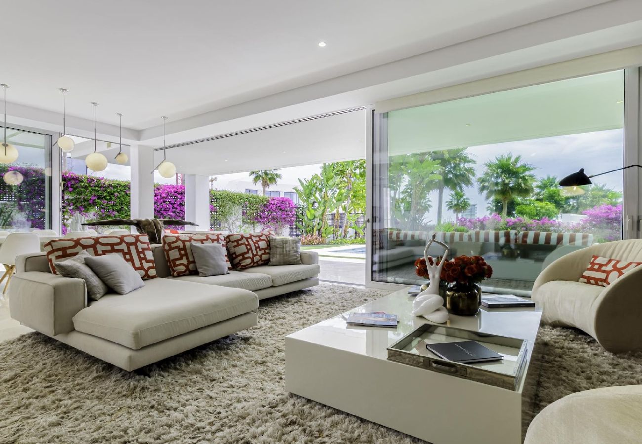 Ferienhaus in Marbella - Villa de diseño con vistas al mar en Marbella 