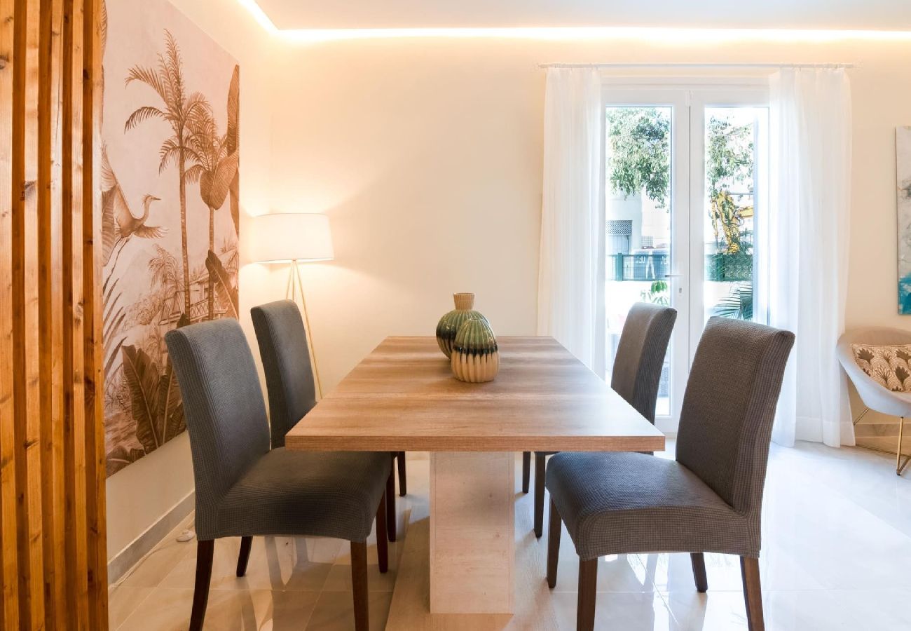 Ferienwohnung in Marbella - Elegante Apartamento a Dos Pasos de la Playa