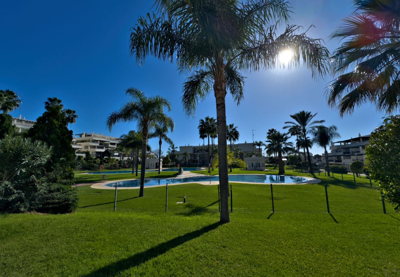 Ferienwohnung in Marbella - Lorcrimar 2F. Moderno Apartamento Vacacional en Banús.