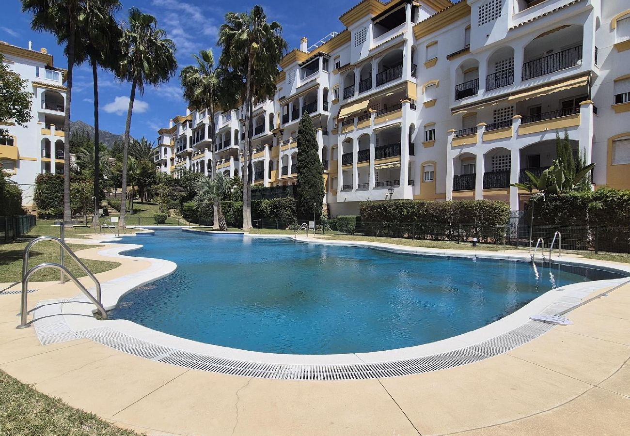 Ferienwohnung in Marbella - Moderno y Amplio Ático Dúplex en La Milla de Oro.