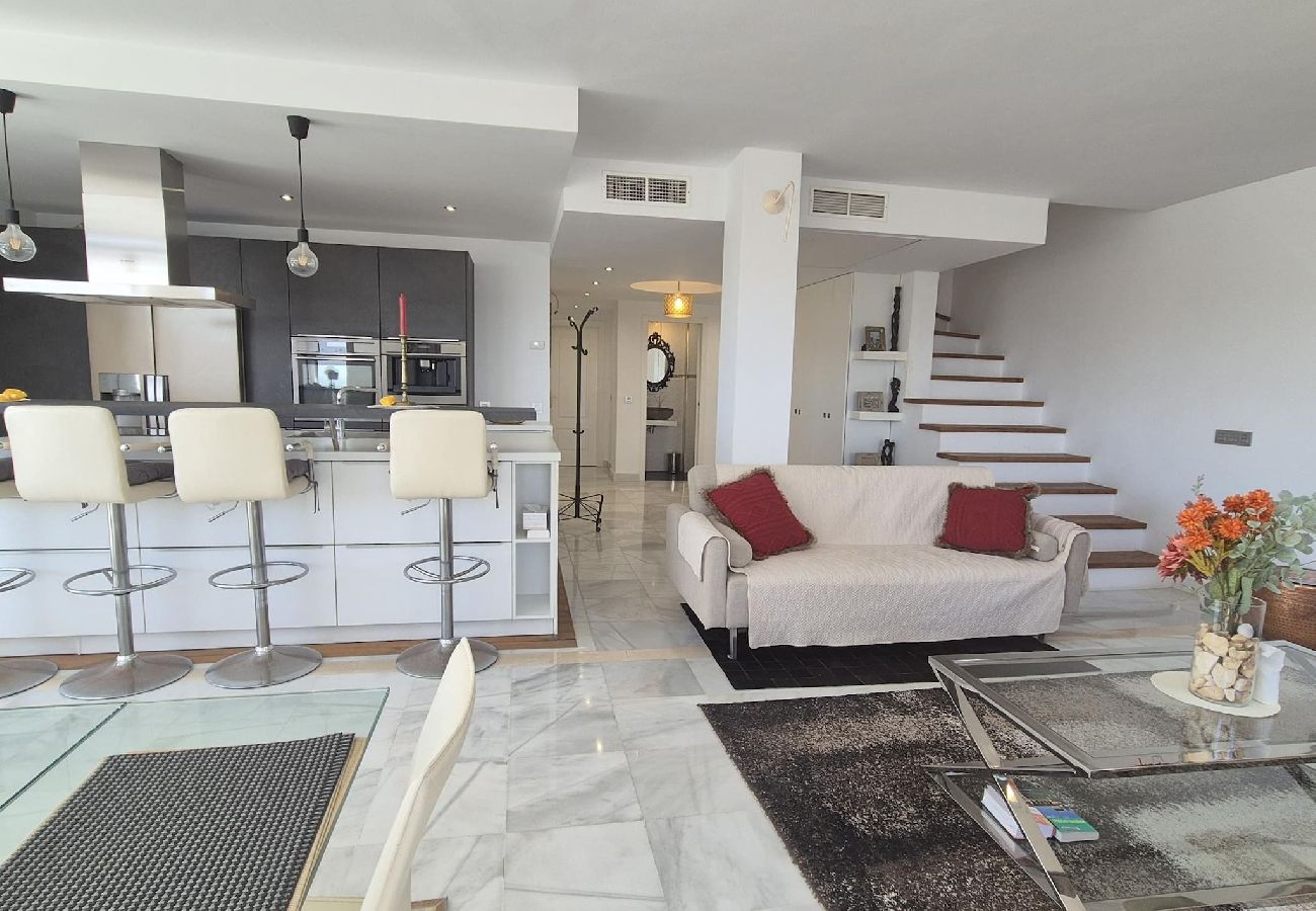 Ferienwohnung in Marbella - Moderno y Amplio Ático Dúplex en La Milla de Oro.