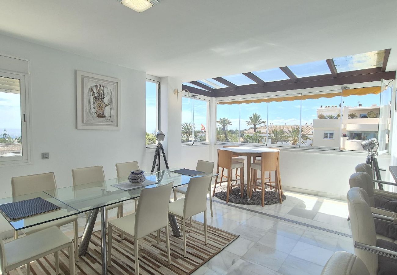 Ferienwohnung in Marbella - Moderno y Amplio Ático Dúplex en La Milla de Oro.