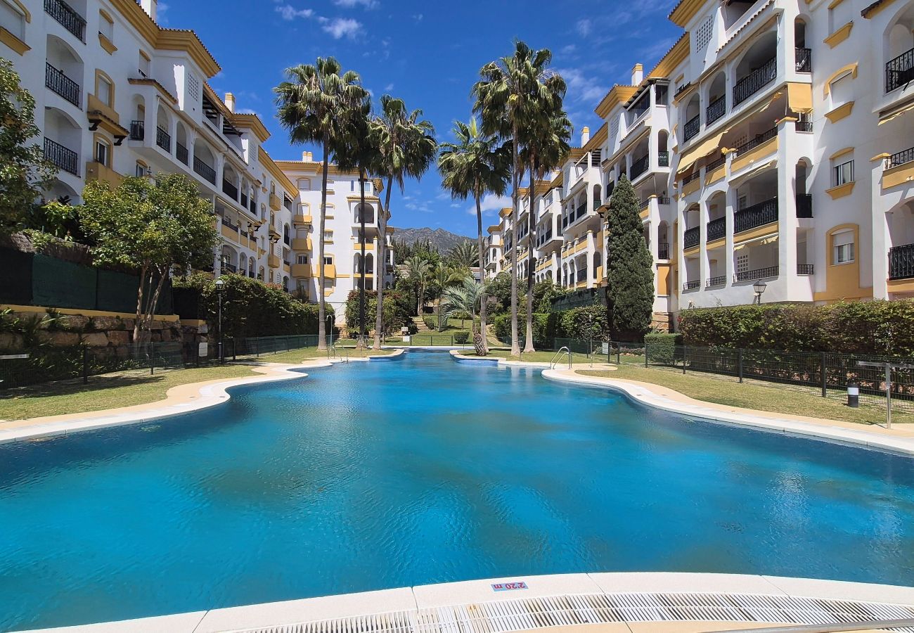 Ferienwohnung in Marbella - Moderno y Amplio Ático Dúplex en La Milla de Oro.