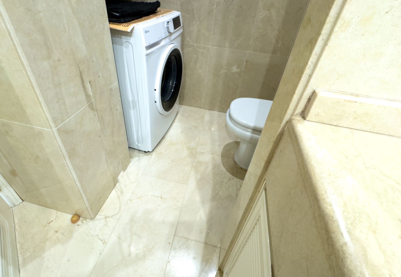 Ferienwohnung in Marbella - Moderno y Amplio Ático Dúplex en La Milla de Oro.