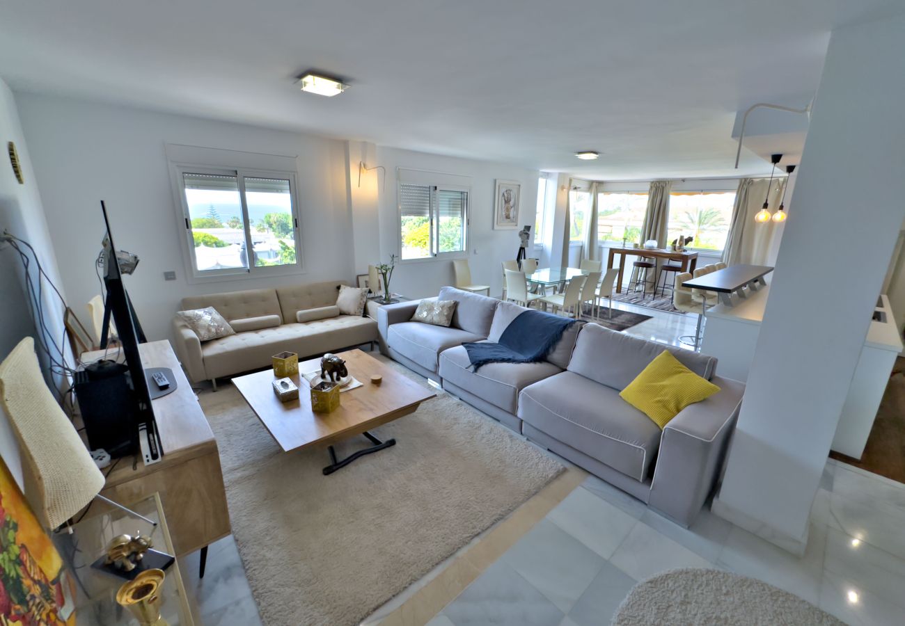 Ferienwohnung in Marbella - Moderno y Amplio Ático Dúplex en La Milla de Oro.