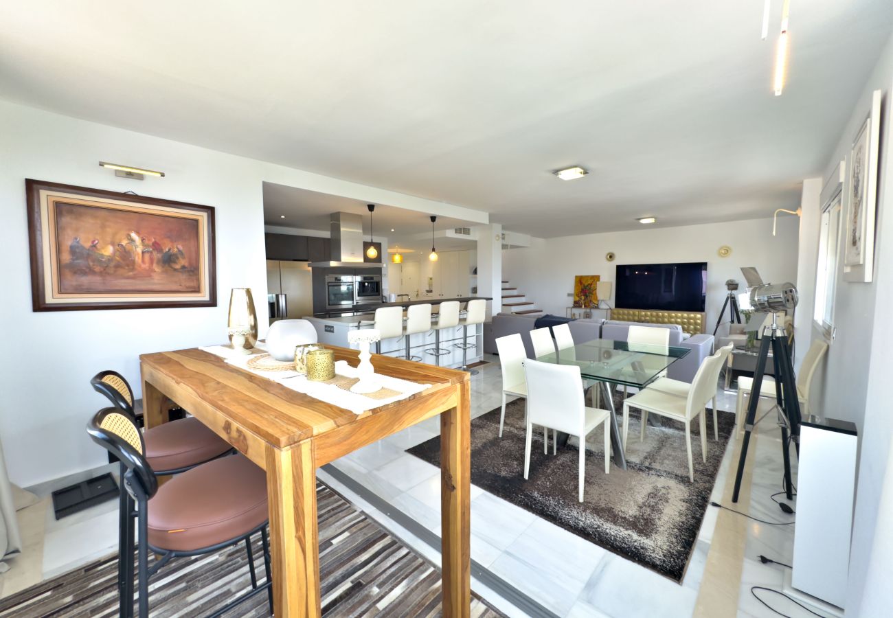 Ferienwohnung in Marbella - Moderno y Amplio Ático Dúplex en La Milla de Oro.