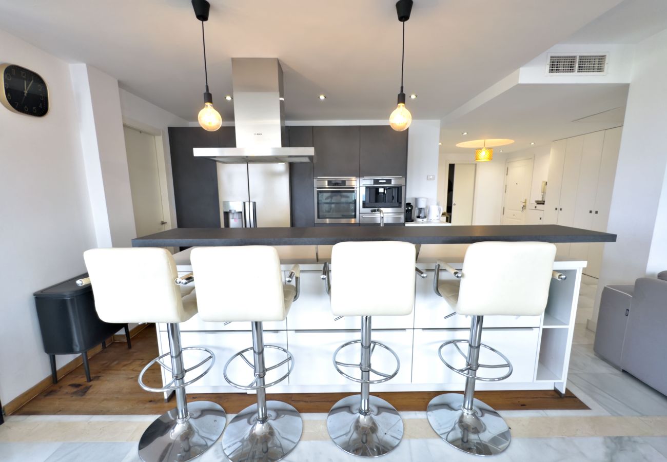 Ferienwohnung in Marbella - Moderno y Amplio Ático Dúplex en La Milla de Oro.