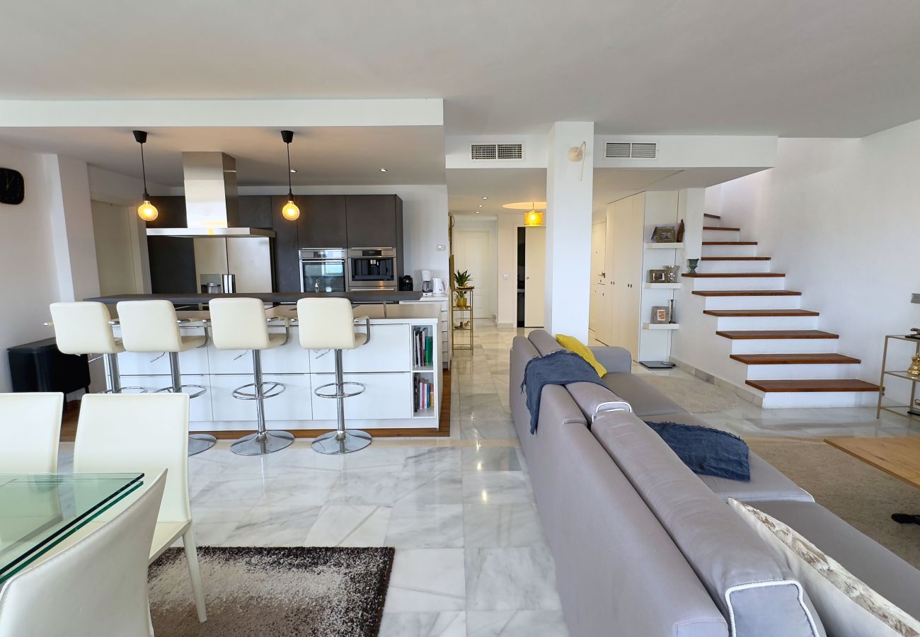 Ferienwohnung in Marbella - Moderno y Amplio Ático Dúplex en La Milla de Oro.