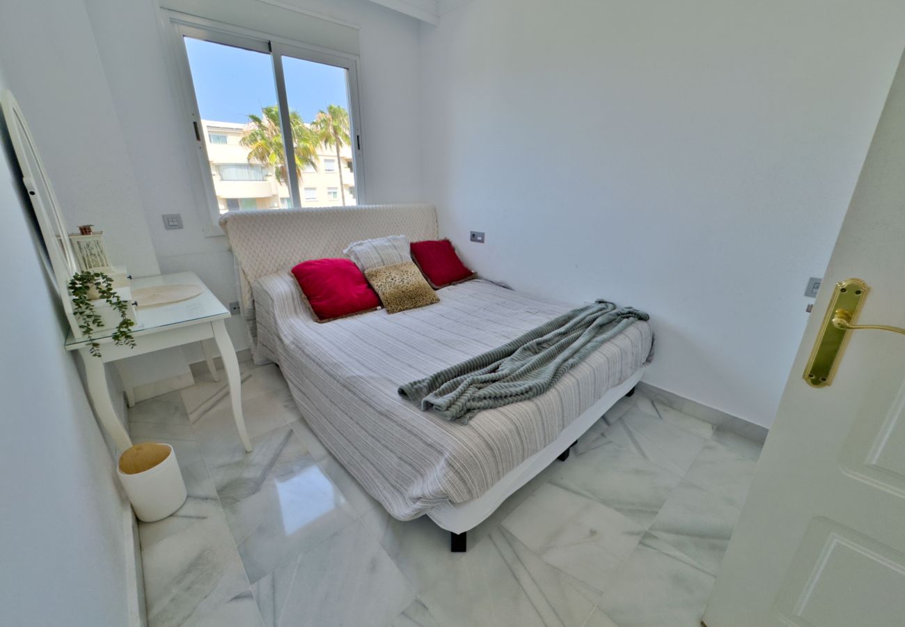 Ferienwohnung in Marbella - Moderno y Amplio Ático Dúplex en La Milla de Oro.