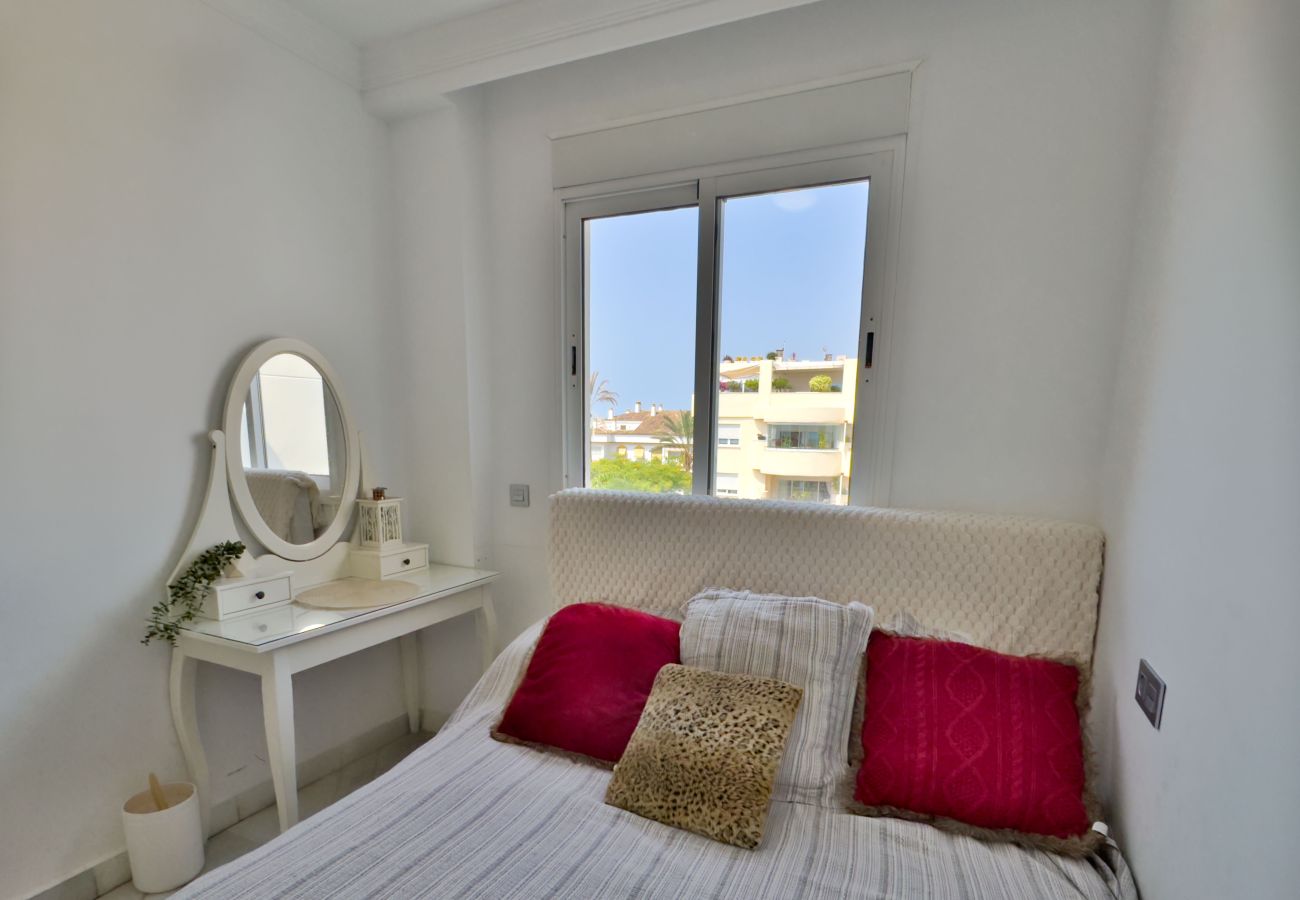 Ferienwohnung in Marbella - Moderno y Amplio Ático Dúplex en La Milla de Oro.